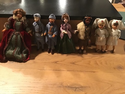 Lot petites poupees - de,