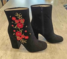 Bottines noires brodées en