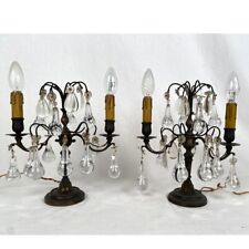 Paire de girandoles en bronze et pampilles en forme de gouttes d’eau