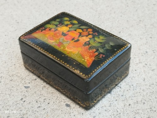 Ancienne petite boite russe - petite,