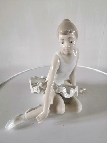 Sculpture danseuse assise nao - sculpture,