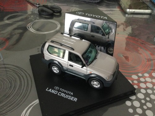 43ème toyota land cruiser - 1/43ème,