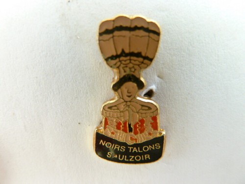 Pin carnaval gilles - /,