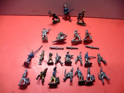 Lot anciens petits soldats - 8,