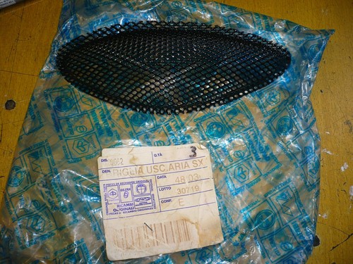Grille gauche face avant - grille,