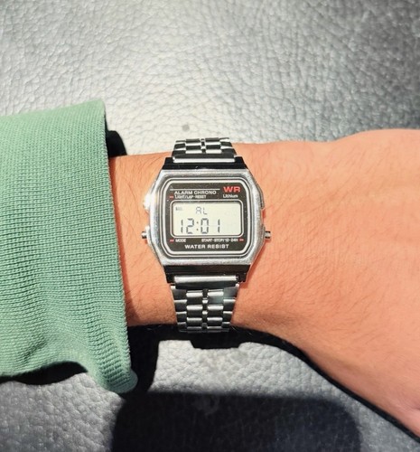 Montre digitale style casio - montre,