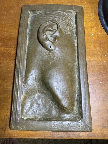 Bas relief composition sur - relief,