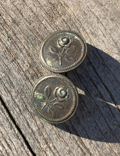 Une paire boutons cape - de,