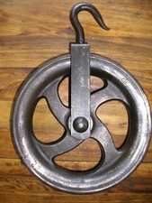 Poulie ancienne puit grange 22