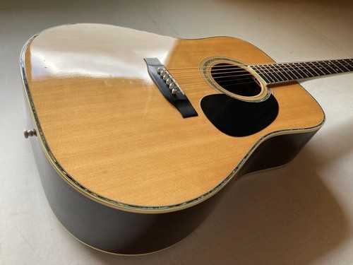 Guitare acoustique vintage