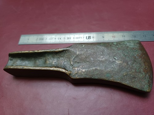 Hache bronze massif - massif, moulage