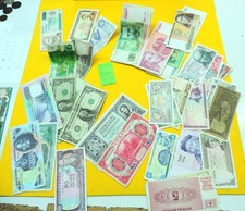 LOT OF 40 BANKNOTES FROM THE WORLD, VARIOUS YEARS, NATIONS AND TYPES, MB+ TO FDS