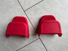 LOT 2 MANIQUES EN SILICONE -