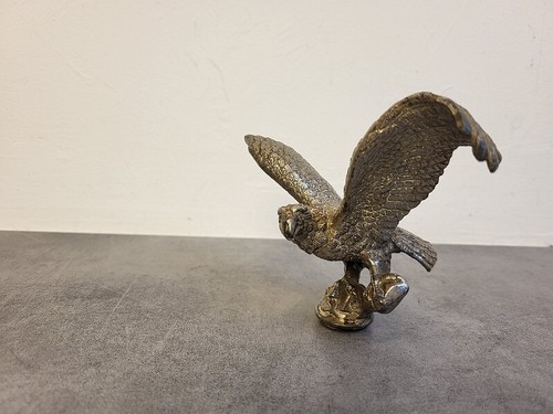 Aigle mascotte automobile - aigle,