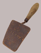 Ancienne truelle royaliste