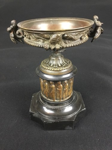 Coupe urne piédestal - coupe, bronze