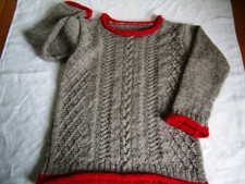 Pull enfant 5-6 ans, taupe et rouge, fait main