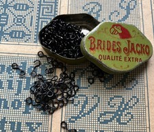 MERCERIE ANCIENNE - RARE BOITE de BRIDES JACKO  vers 1950 - 3.7 x 2.5 cm