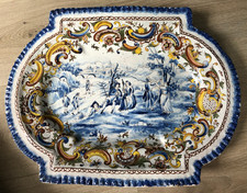 Curieux grand Plat en faïence