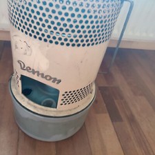 Ancien poêle à pétrole vintage, en métal, complet de la marque DEMON.En métal