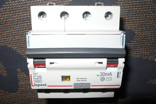 Disjoncteur differentiel tetra - disjoncteur,