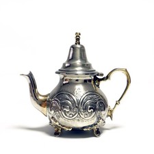 Théière marocaine vintage en laiton gravé, fait main, état d’origine