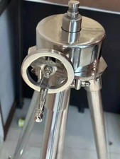 Ancien lampadaire sur pied