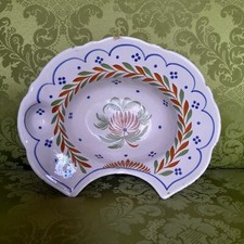 Plat à barbe en faience Waly