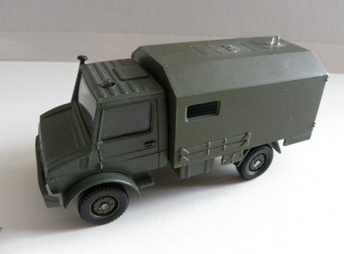 Camion mercedes unimog - 1/50,