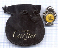 Pin's vintage en partie oxydé