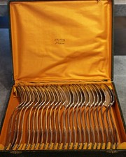 ménagère en métal argenté 24 pièces dans leur coffret d'origine 