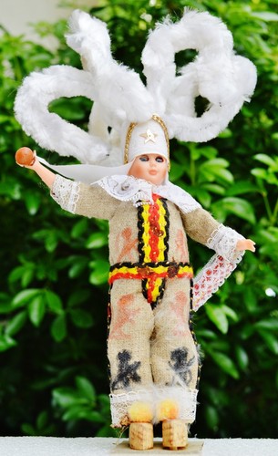 Poupée folklorique - , →