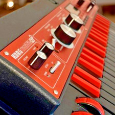 Korg microKORG XL+ synthétiseur rouge noir limité 37 touches vocodeur avec...