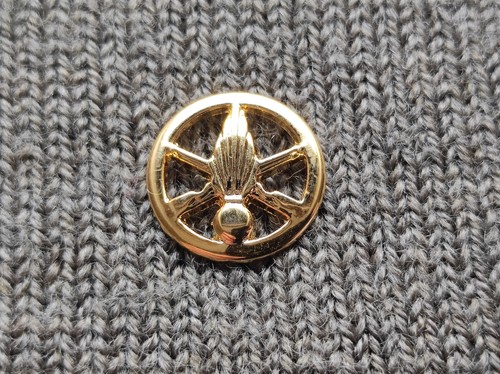 Pin reduction insigne - pin's,