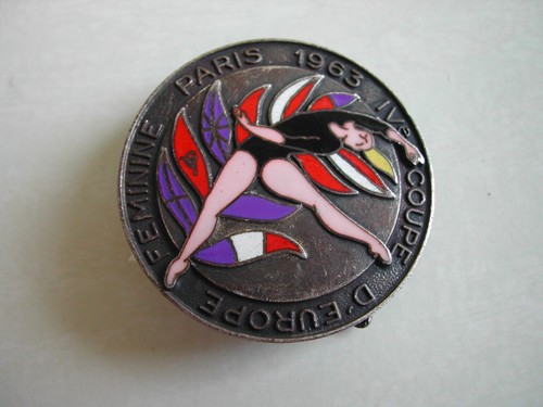 Ancien insigne émaillé - ,