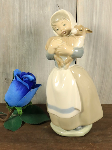 Figurine statuette - figurine, en