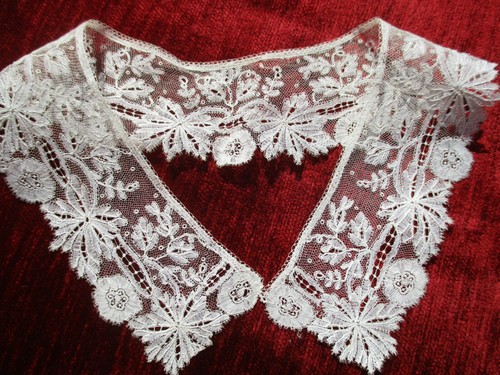 Petit col dentelle aux - , fuseaux