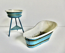 TRÈS RARE BASSINE SUR PIED/PLATEAU EN TÔLE PEINTE AVEC BAIGNOIRE MARKLIN (?)