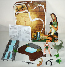 Figurine TOM RAIDER LARA CROFT Echappe au crocodile PLAYMATES vintage 2000