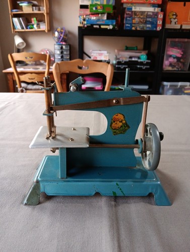 Ancienne petite machine - petite, a