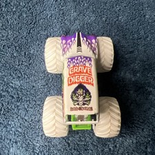 Spin Master Monster Jam INVERSE Grave Digger Truck  1:64