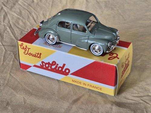 Voiture miniature renault - miniature, 4cv