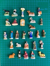 Lot  28 fèves anciennes