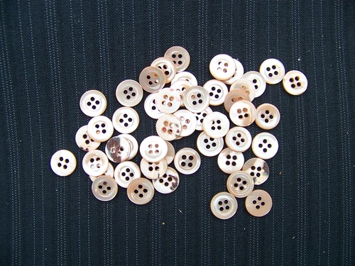 Boutons nacre beige pale - 36,