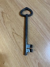 Grande clé de porte ancienne