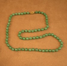 Collier en perles de jade