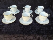 6 tasses et sous-tasses en