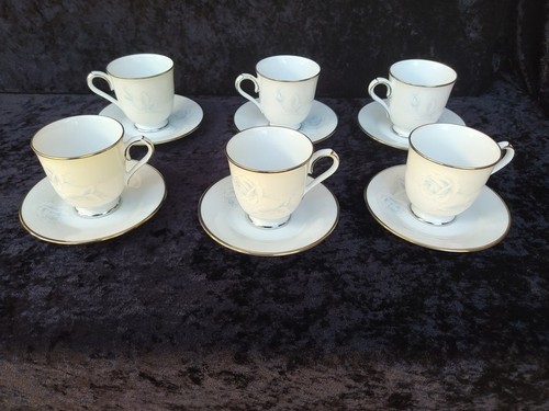 Tasses sous en - tasses, et