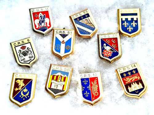 Lot 10 insignes - lot,