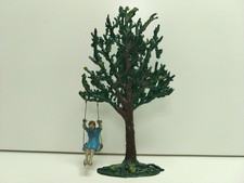 Enfant sur balançoire (figurine en plomb)